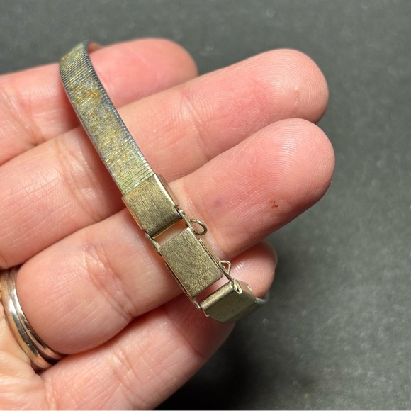 Vintage Pulsar Ladies Quartz Watch Gold Tone Rectangle Shaped Working Y580-5389 - Picture 3 of 9